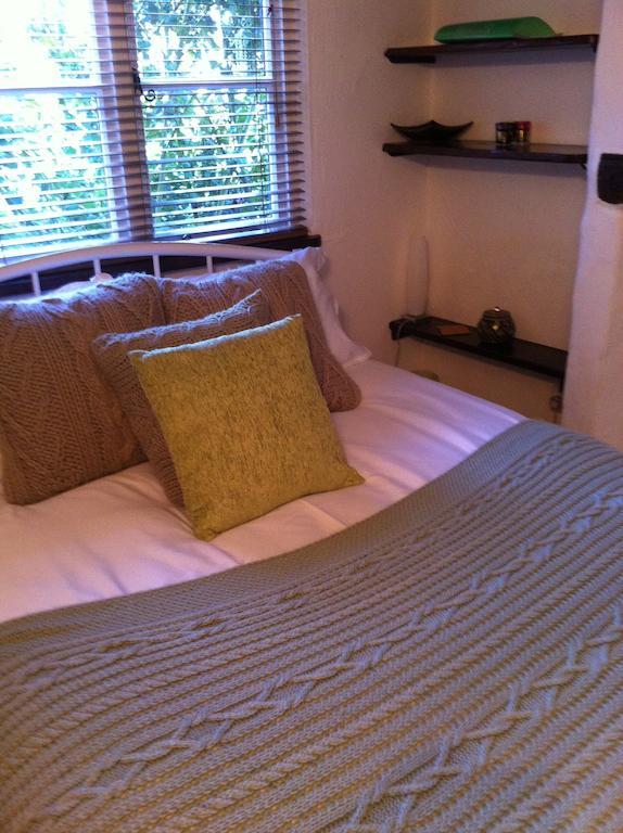 Thatched Farm Bed And Breakfast 伍德布里奇 客房 照片